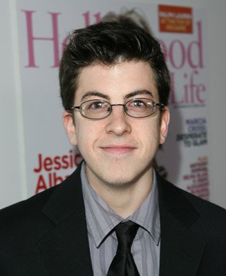 Фото - Кристофер Минц-Плассе: 327x400 / 22 Кб