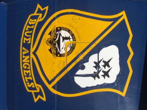 Фото - Клэй Холл: 480x360 / 39 Кб