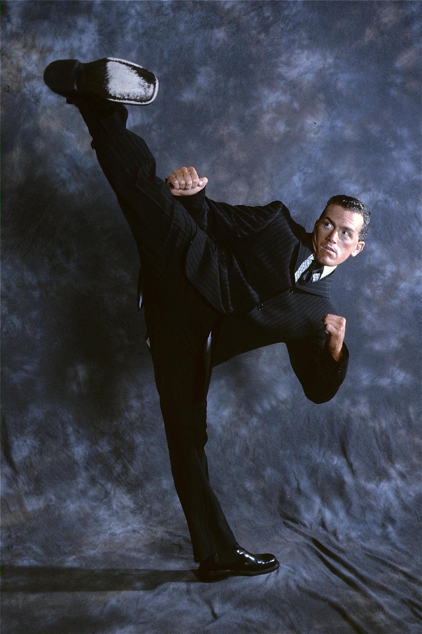 Фото - Джеймс П. Беннетт: 1365x2048 / 516 Кб