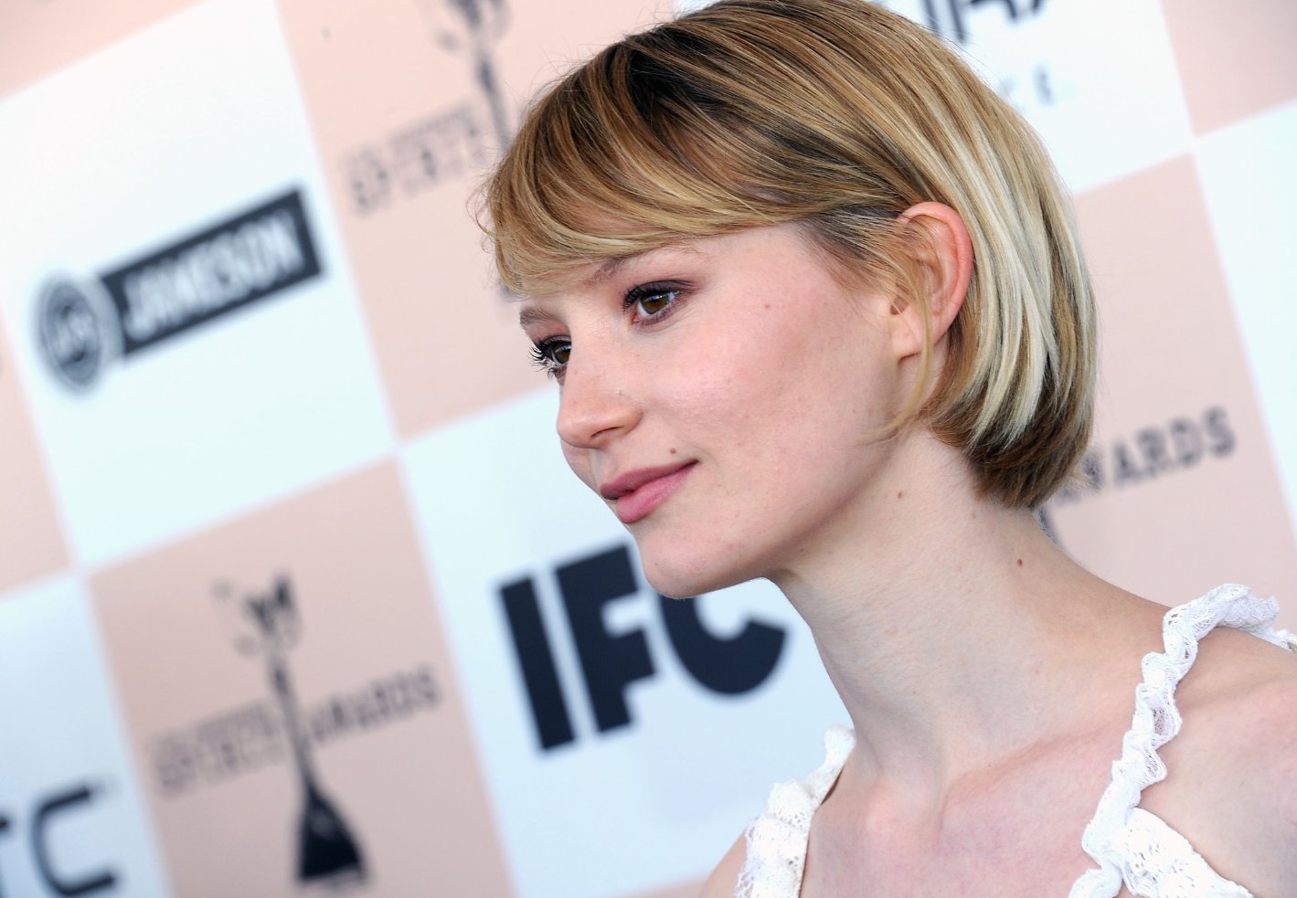 Фото - Миа Васиковска: 1419x983 / 152 Кб