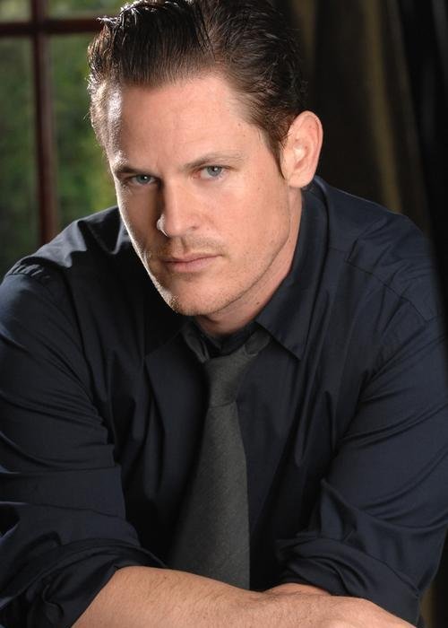 Фото - Брендан МакКарти: 500x700 / 37 Кб