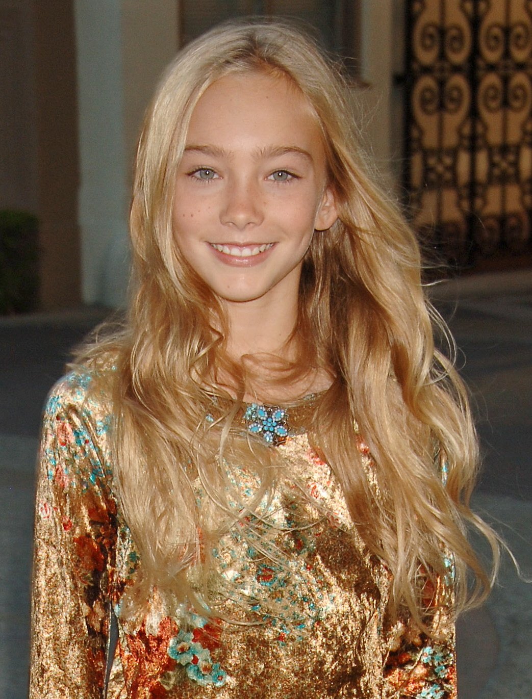 Фото - Келси Бэтилан: 1043x1371 / 306 Кб