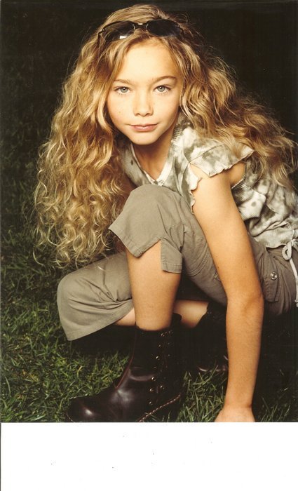 Фото - Келси Бэтилан: 425x700 / 63 Кб