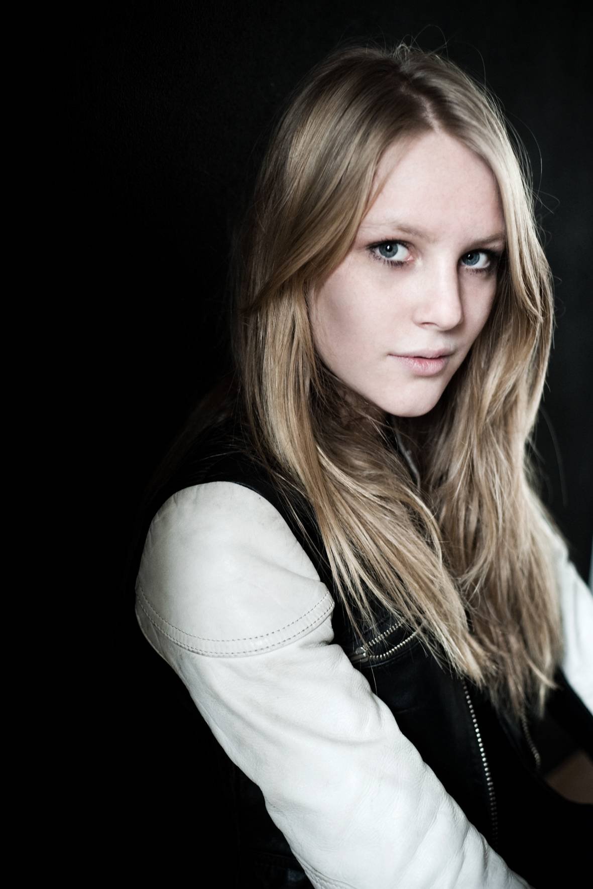 Фото - Лиза Смит: 1181x1771 / 159 Кб