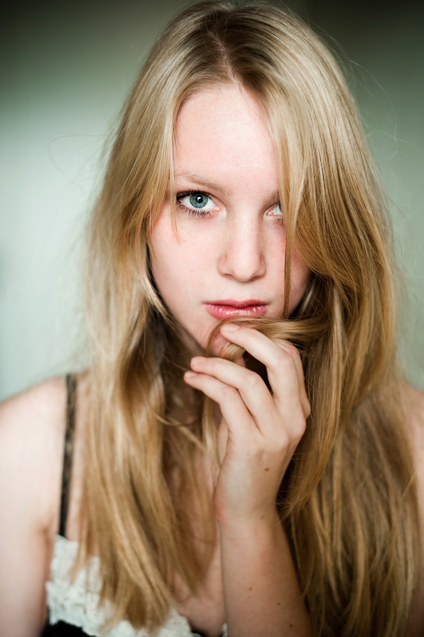 Фото - Лиза Смит: 1365x2048 / 288 Кб