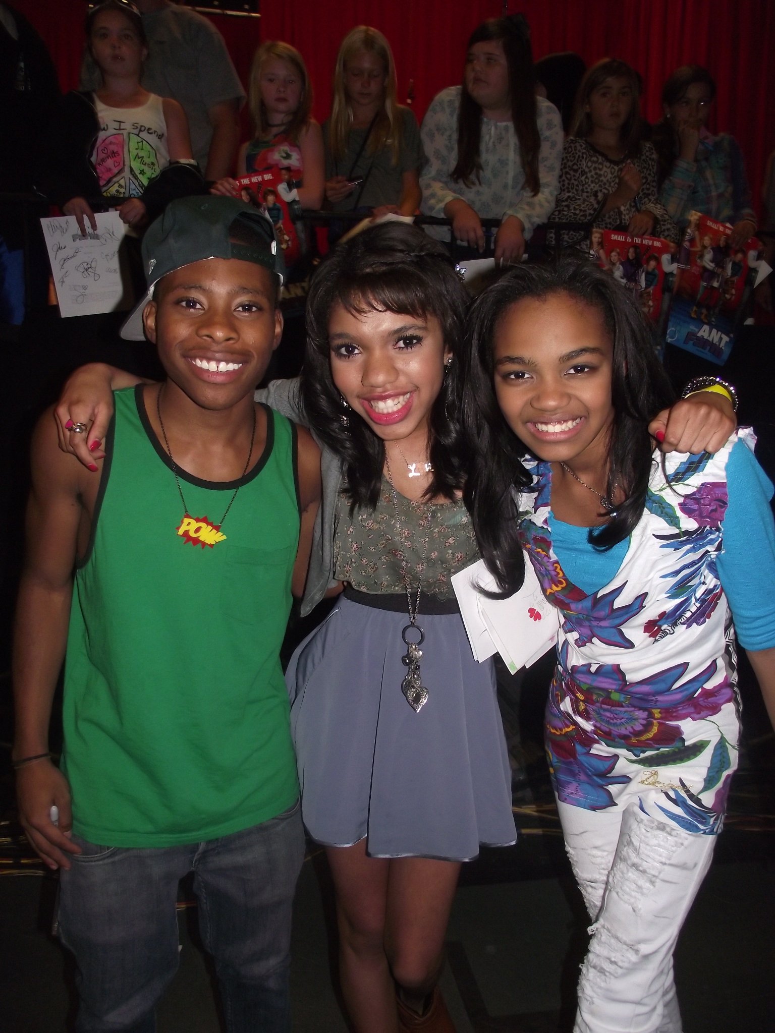 Фото - Тила Данн: 1536x2048 / 417 Кб