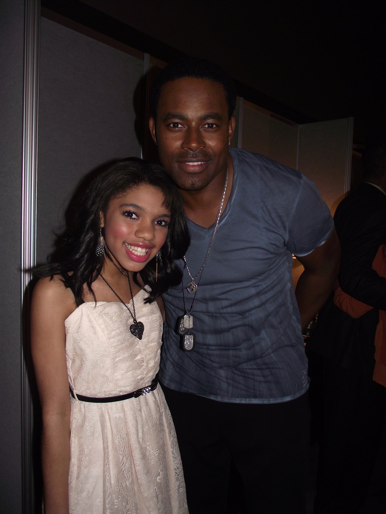 Фото - Тила Данн: 1536x2048 / 344 Кб