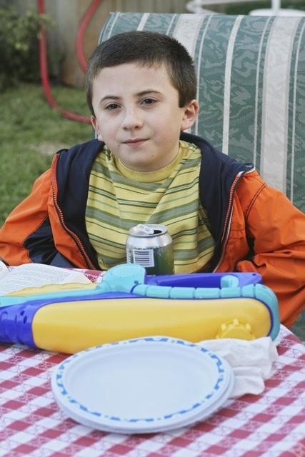 Фото - Аттикус Шаффер: 427x640 / 50 Кб