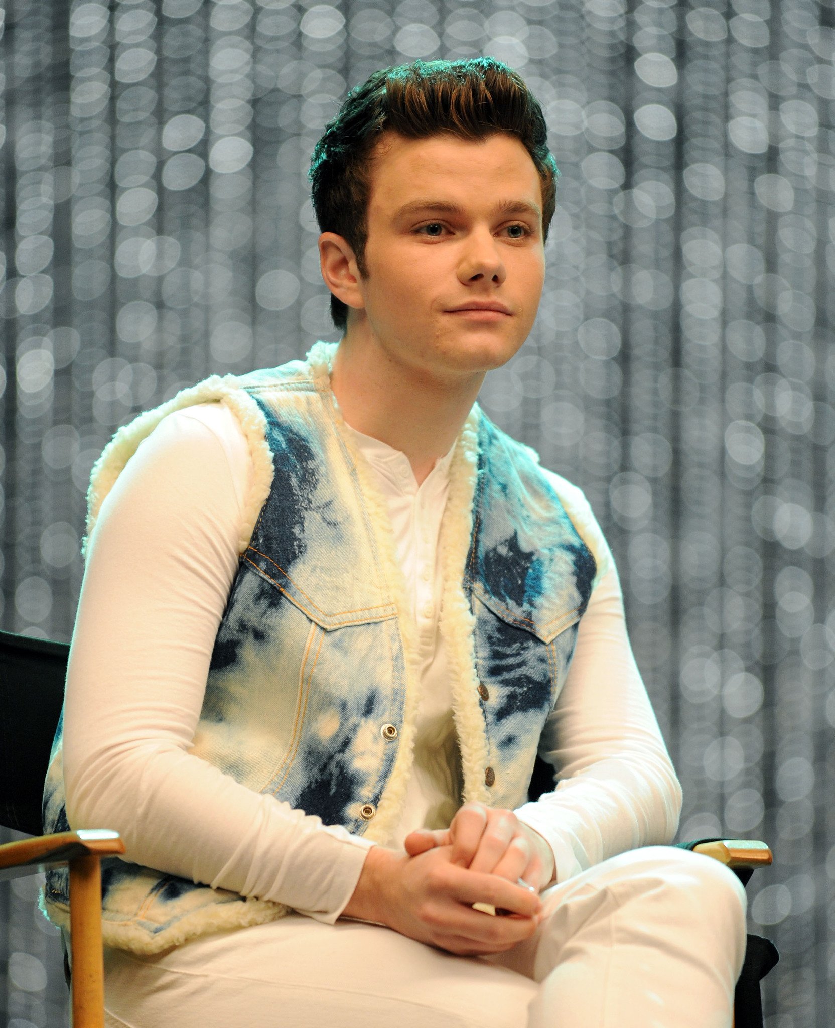 Фото - Крис Колфер: 1664x2048 / 528 Кб