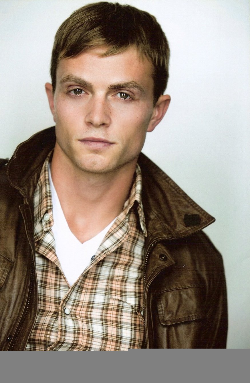 Фото - Уилсон Бетел: 874x1336 / 204 Кб