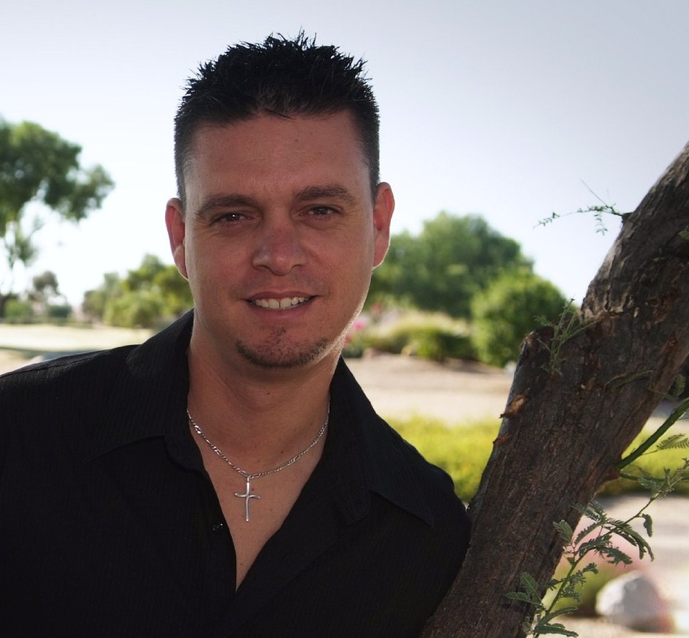 Фото - Дэррин Эберт: 968x897 / 99 Кб