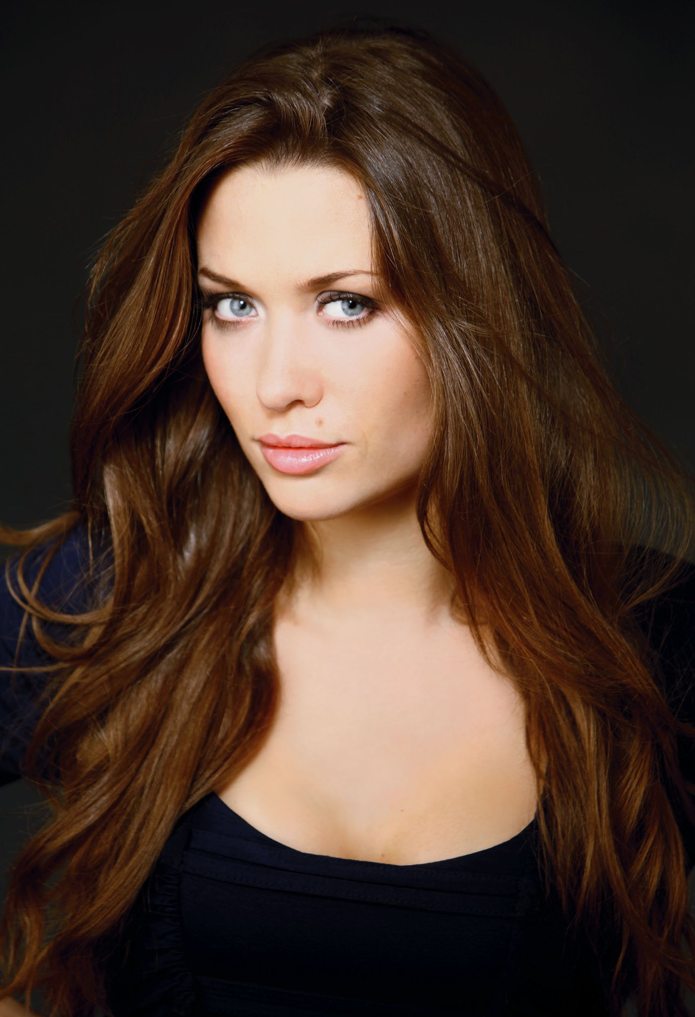 Фото - Анджел Пикард-Ами: 1399x2048 / 278 Кб