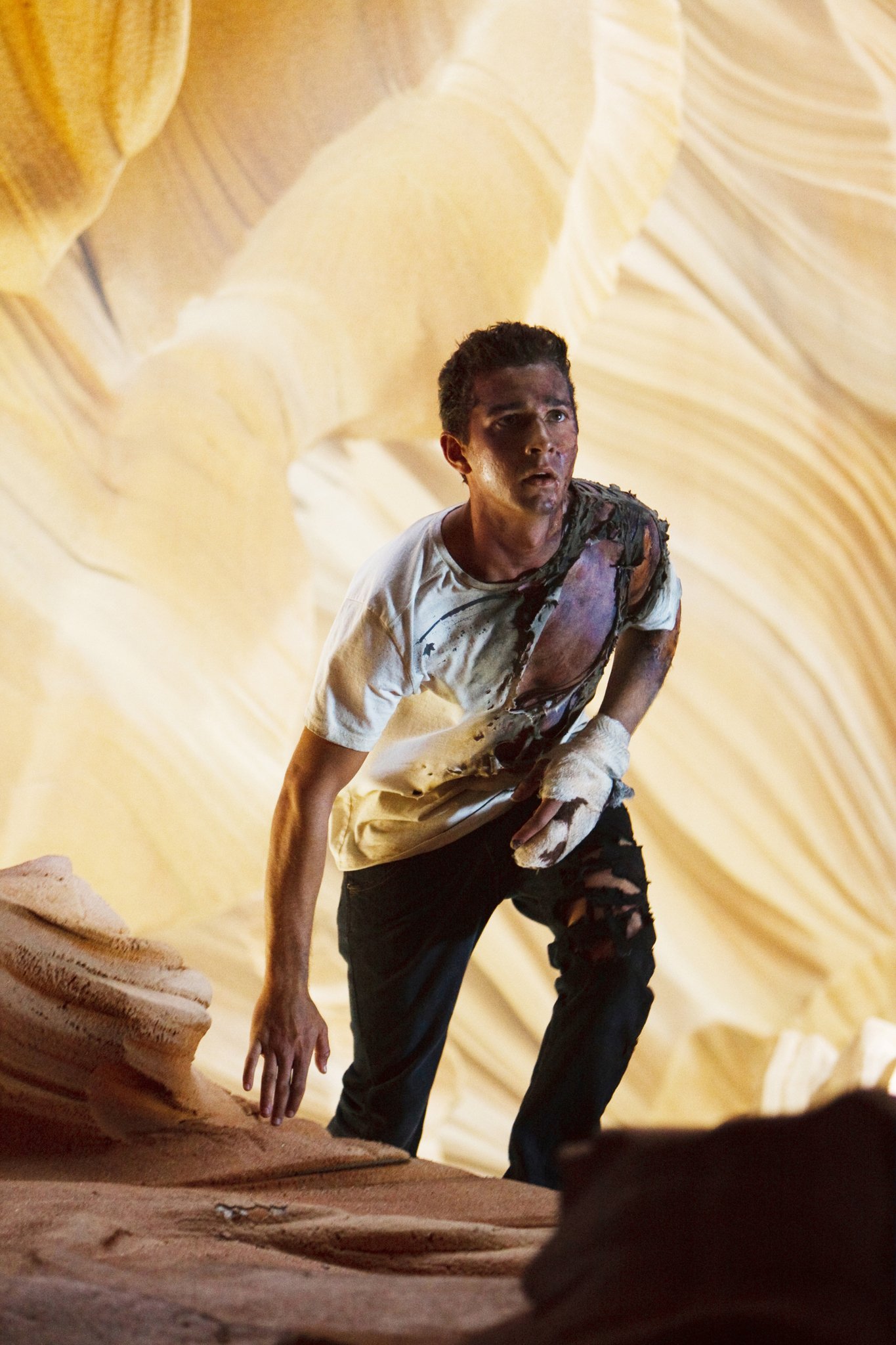 Фото - Шайа ЛаБаф: 1365x2048 / 365 Кб