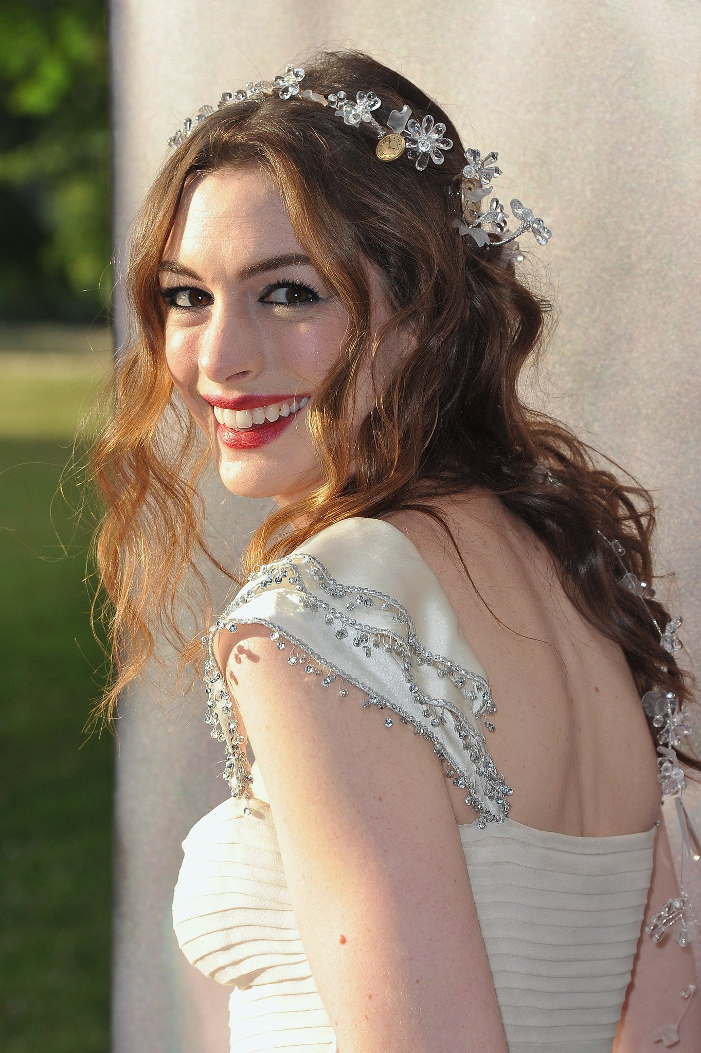 Фото - Энн Хэтэуэй: 1363x2048 / 579 Кб