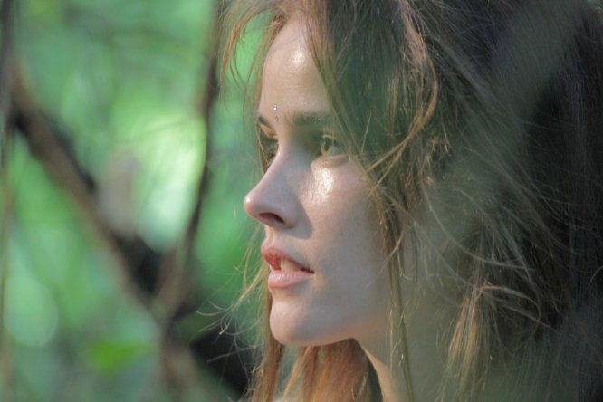 Фото - Изабель Лукас: 666x444 / 40 Кб