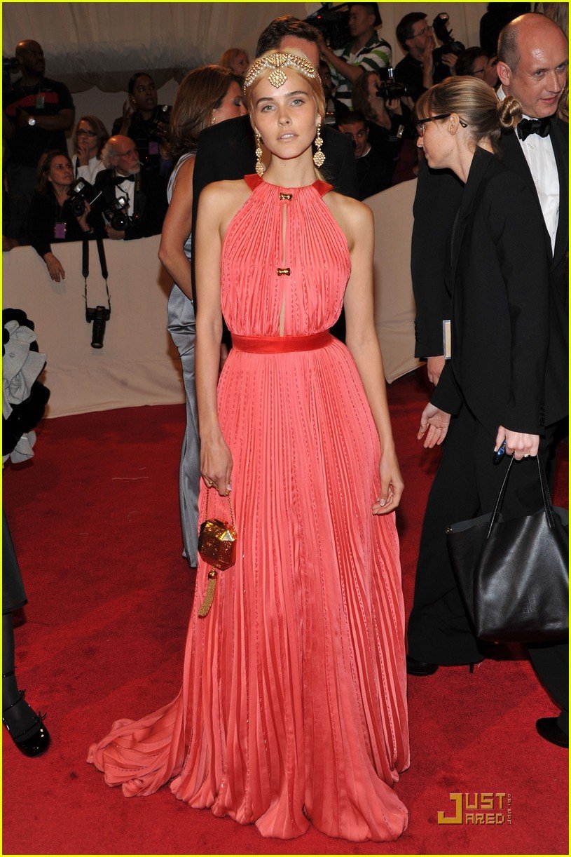 Фото - Изабель Лукас: 815x1222 / 206 Кб