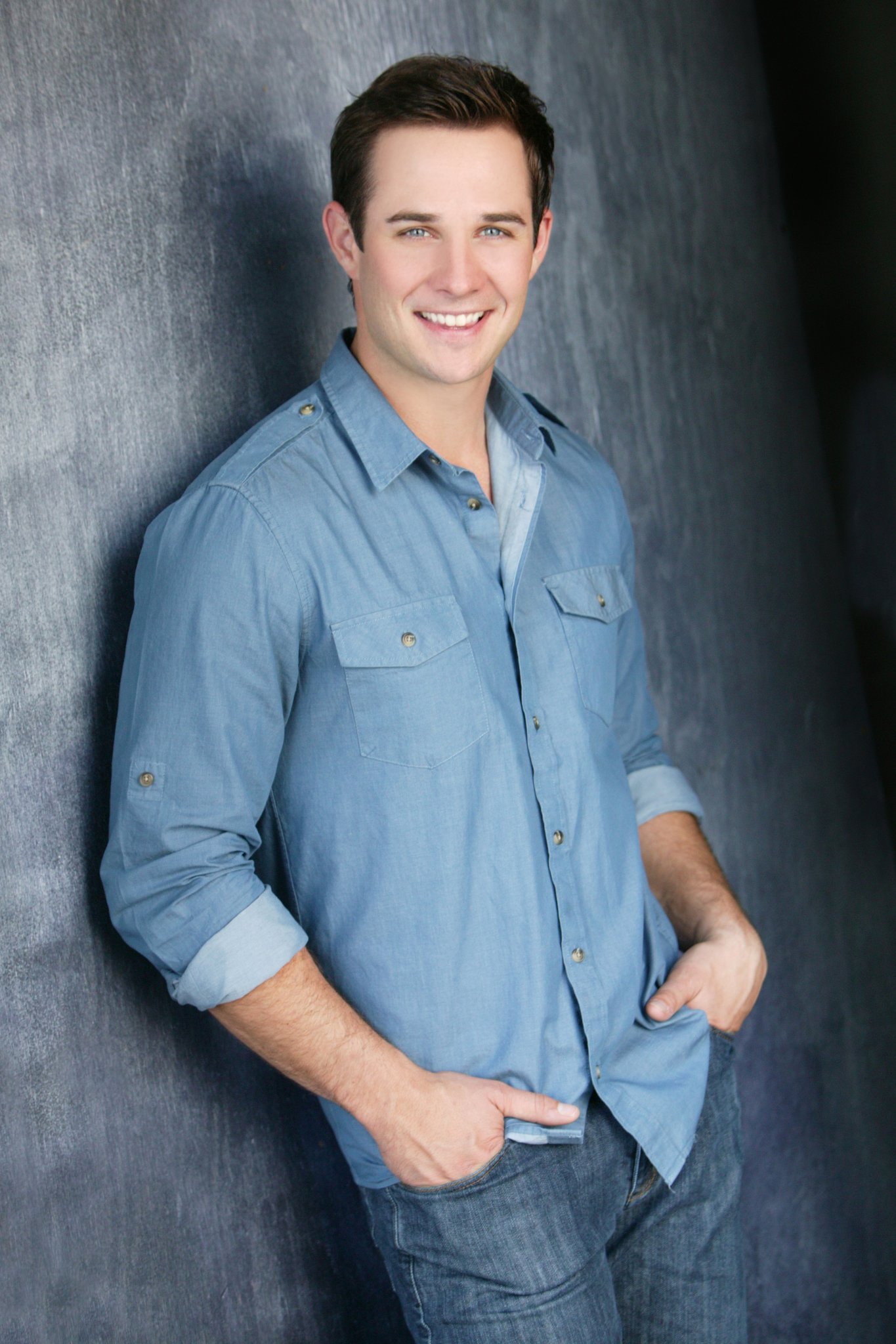 Фото - Райан Мерриман: 1365x2048 / 352 Кб