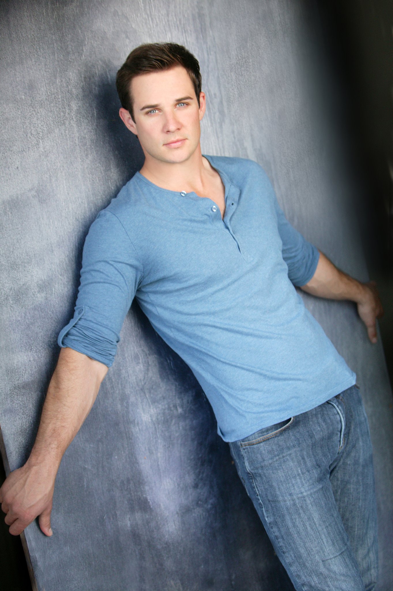 Фото - Райан Мерриман: 1363x2048 / 392 Кб