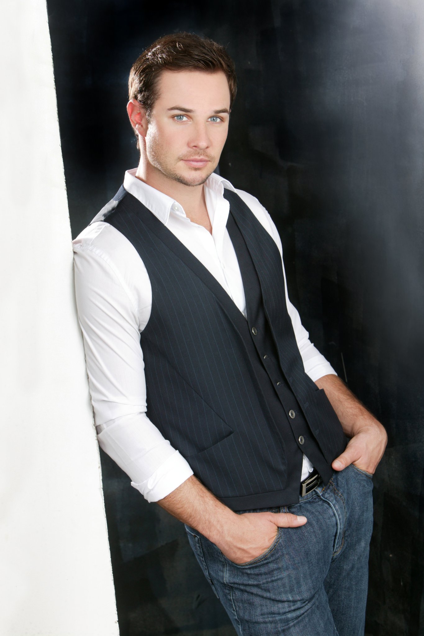 Фото - Райан Мерриман: 1365x2048 / 263 Кб