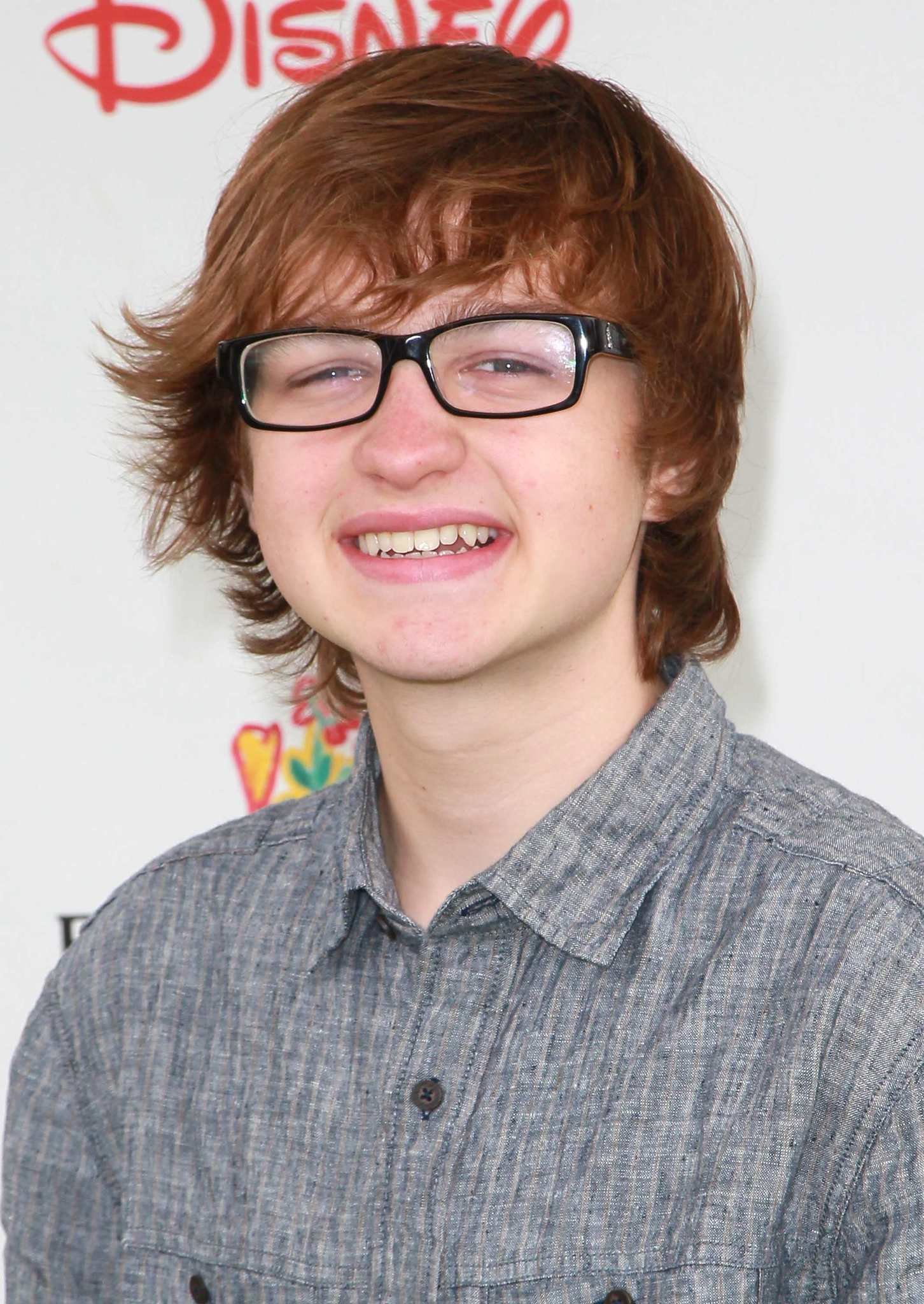 Фото - Энгус Т. Джонс: 1452x2048 / 330 Кб