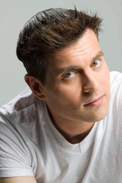 Фото - Захари Калбертсон: 467x700 / 46 Кб