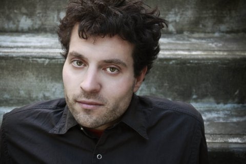 Фото - Захари Калбертсон: 480x320 / 25 Кб