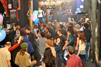 Фото - Захари Калбертсон: 333x222 / 30 Кб