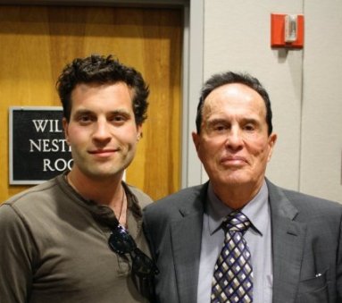 Фото - Захари Калбертсон: 383x339 / 26 Кб