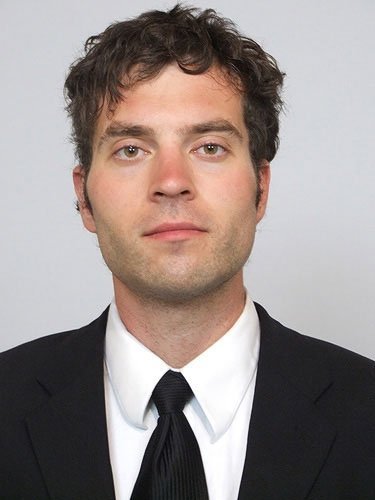 Фото - Захари Калбертсон: 375x500 / 26 Кб