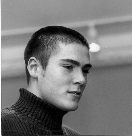 Фото - Майкл Диксон: 526x544 / 45 Кб