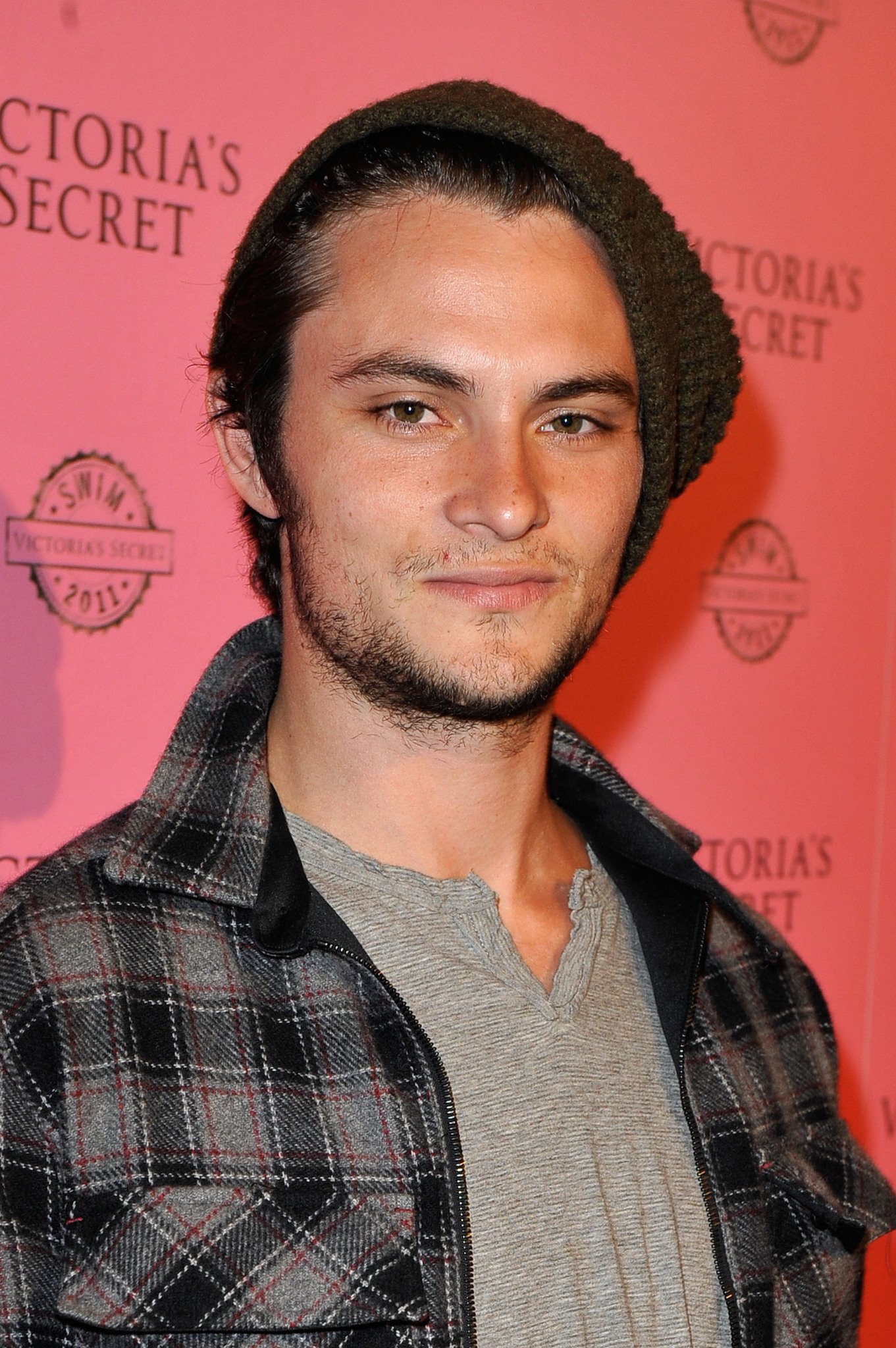 Фото - Шайло Фернандес: 1361x2048 / 600 Кб