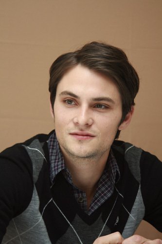 Фото - Шайло Фернандес: 333x500 / 22 Кб