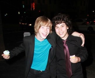 Фото - Сэм Лант: 326x268 / 16 Кб