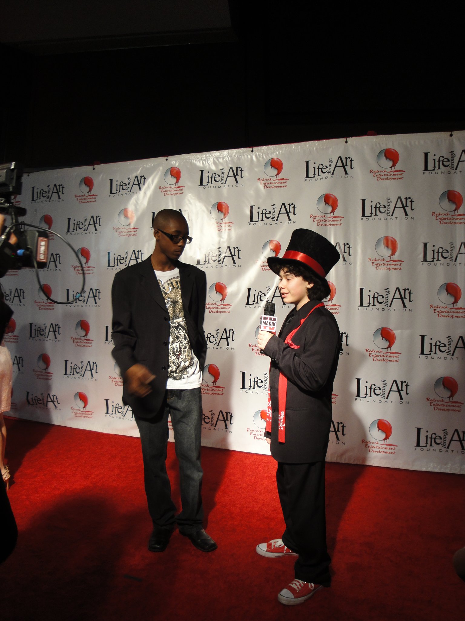 Фото - Сэм Лант: 1536x2048 / 365 Кб