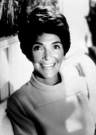 Фото - Нэнси Рейган: 320x450 / 23 Кб