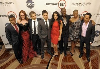 Фото - Д.Дж. Котрона: 345x238 / 27 Кб