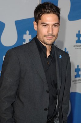 Фото - Д.Дж. Котрона: 265x400 / 17 Кб