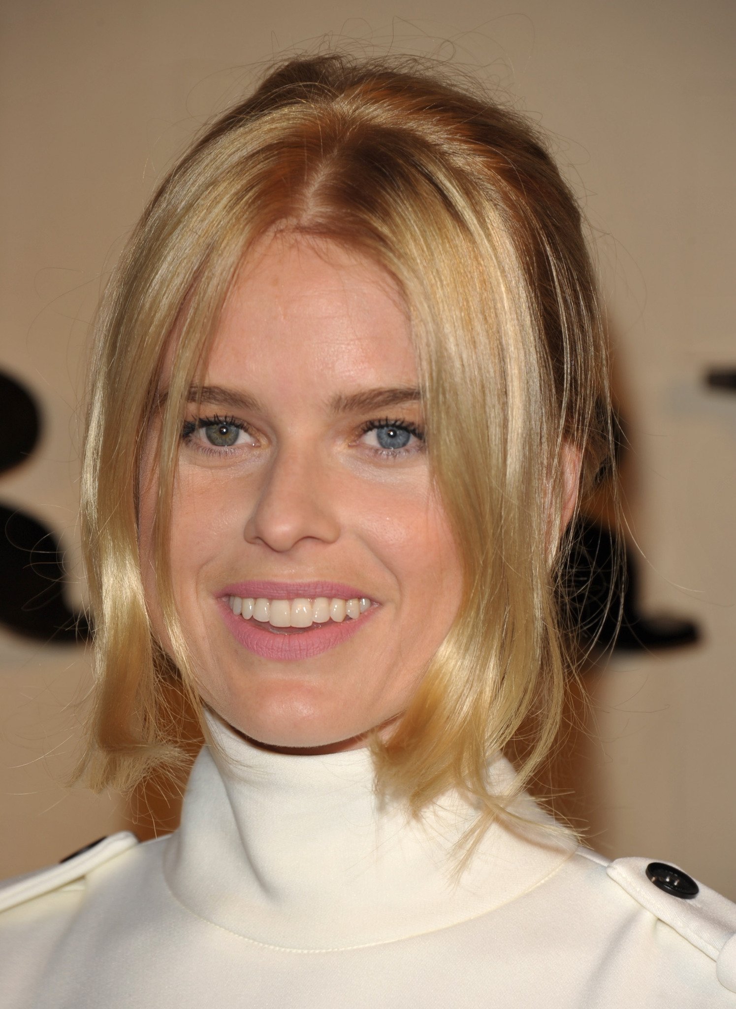 Фото - Элис Ив: 1495x2048 / 397 Кб