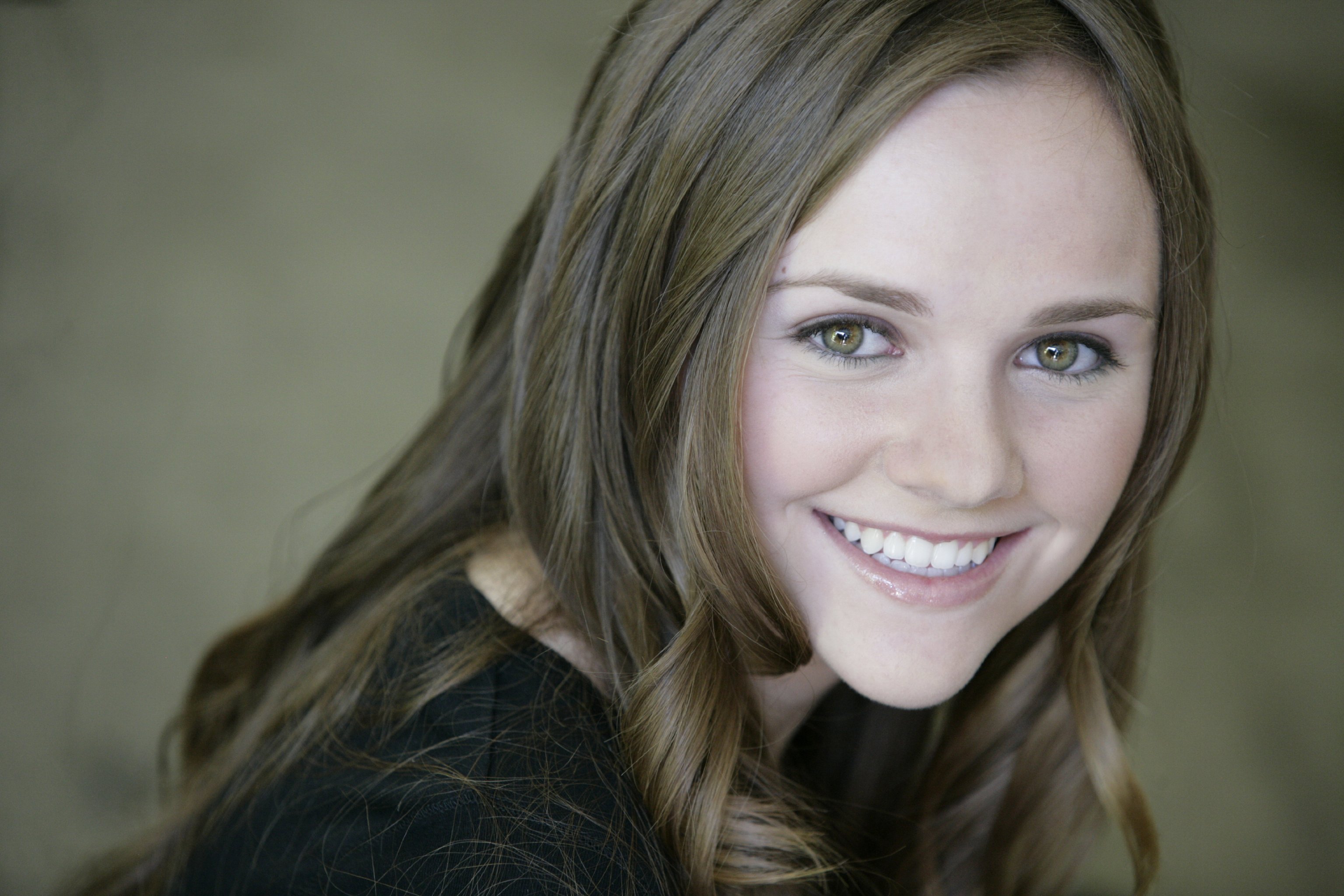 Фото - Тара Барр: 3072x2048 / 646 Кб