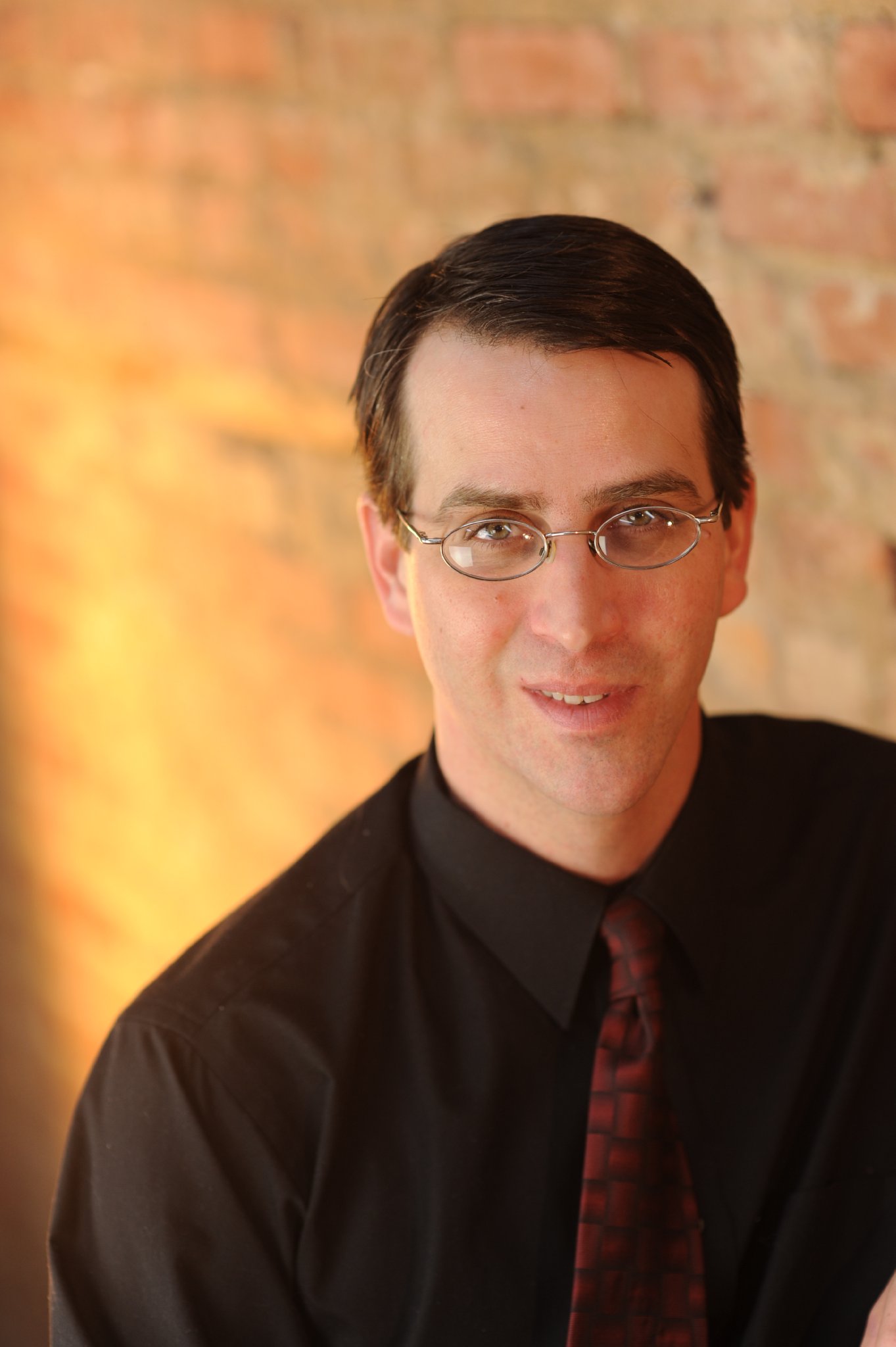 Фото - Дэн Эй. Ар. Келли: 1363x2048 / 158 Кб