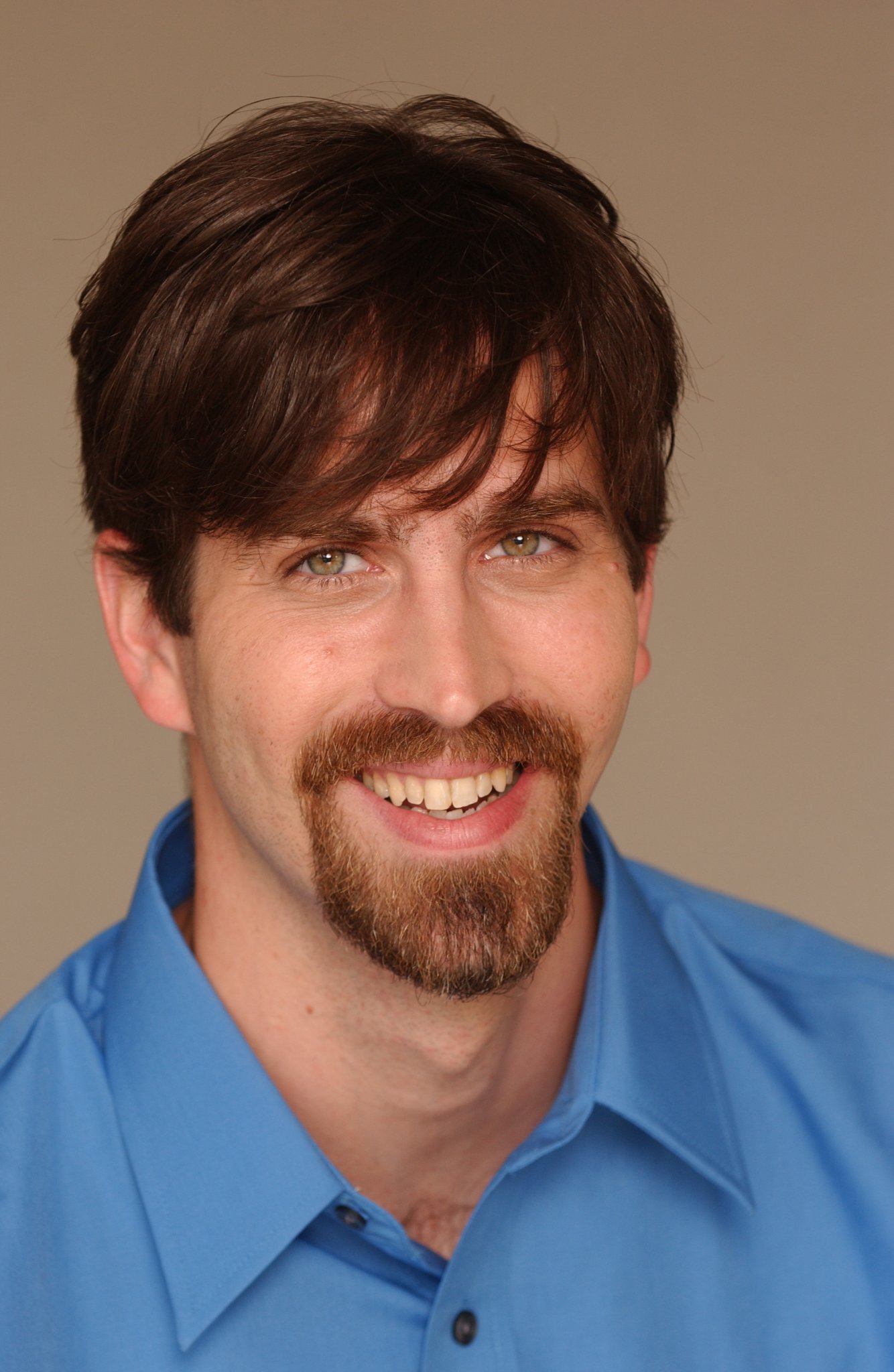 Фото - Дэн Эй. Ар. Келли: 1334x2048 / 257 Кб