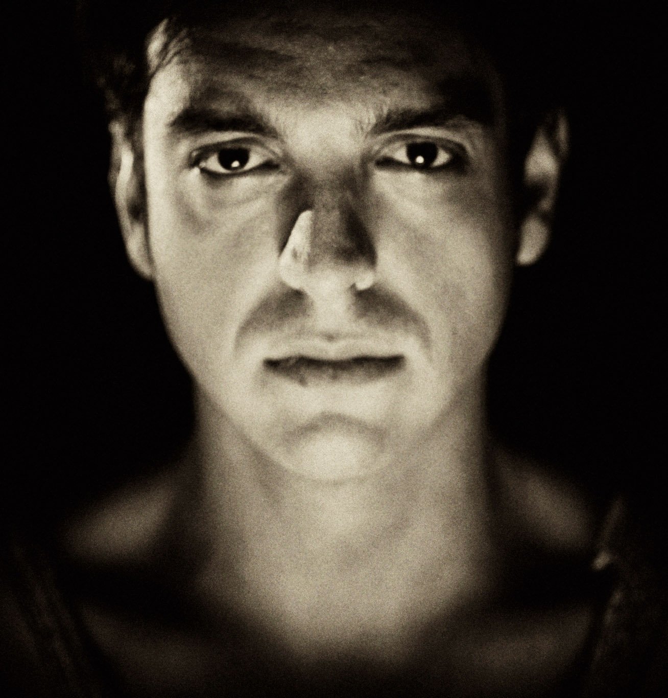 Фото - Йонут Грама: 1308x1365 / 247 Кб