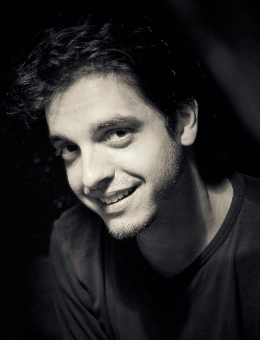 Фото - Йонут Грама: 896x1170 / 104 Кб