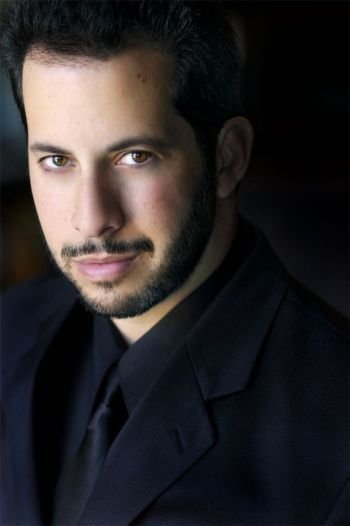 Фото - Филип Шахбах: 350x526 / 19 Кб