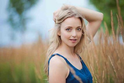 Фото - Анна Хардвик: 427x285 / 20 Кб