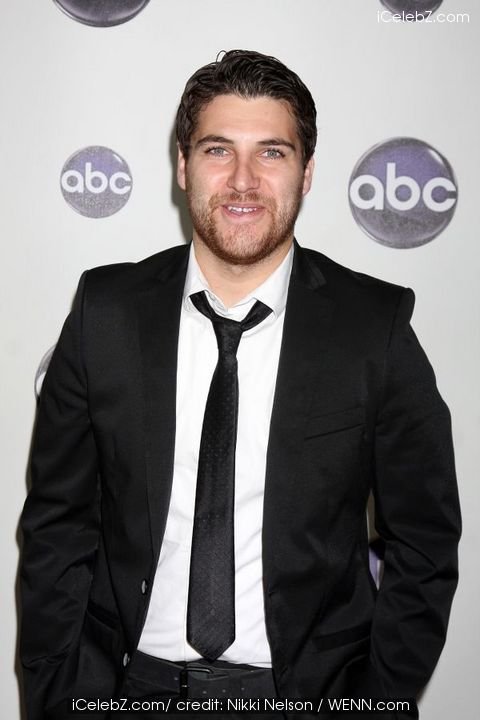 Фото - Адам Палли: 480x720 / 42 Кб