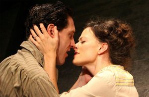 Фото - Лара Пулвер: 300x196 / 15 Кб