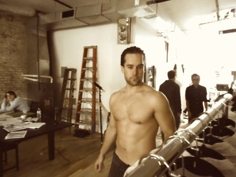 Фото - Тайлер Холлингер: 480x360 / 33 Кб