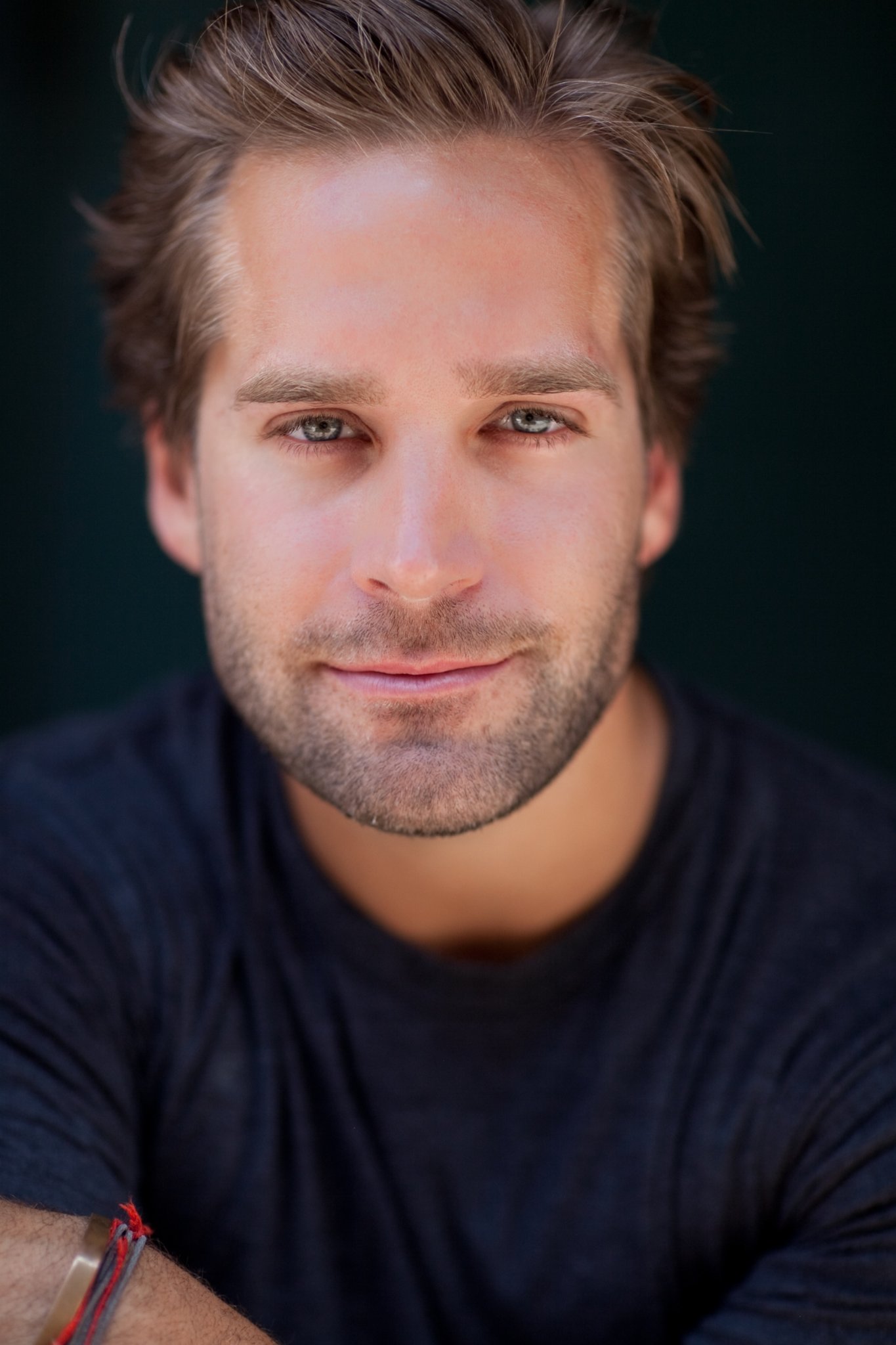 Фото - Тайлер Холлингер: 1365x2048 / 222 Кб