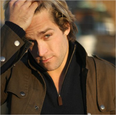 Фото - Тайлер Холлингер: 396x392 / 26 Кб